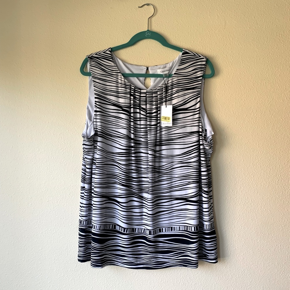 Calvin Klein black/white NWT sleeveless blouse.